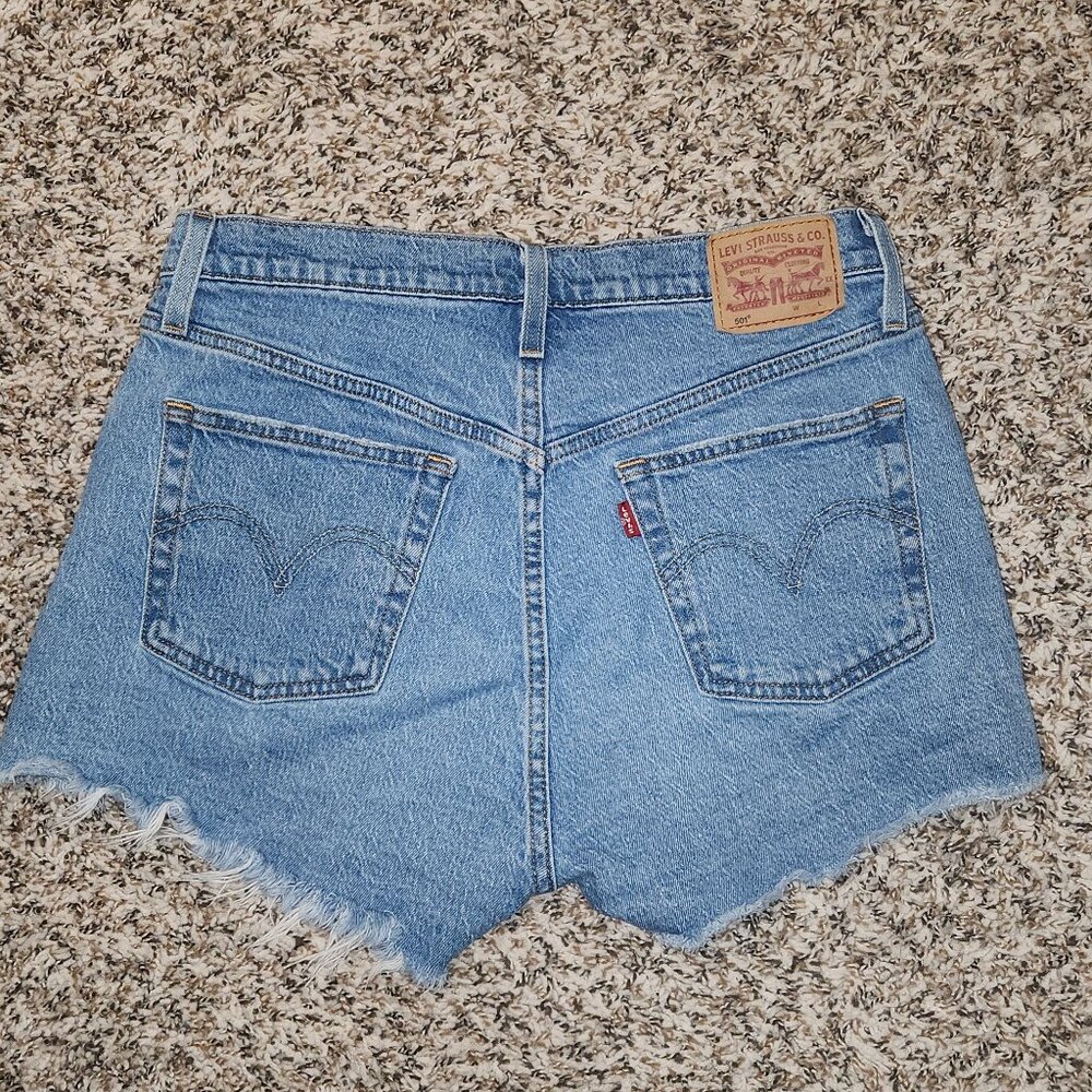 Levi’s 501 Medium Wash Mid-Rise Distressed Cut-Off Denim Shorts  W29 (#2) - Picture 2 of 11